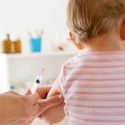 Germania: obbligatorio il vaccino contro il morbillo, in caso di violazione multe fino a 2.500 euro ed espulsione del bambino dall’asilo