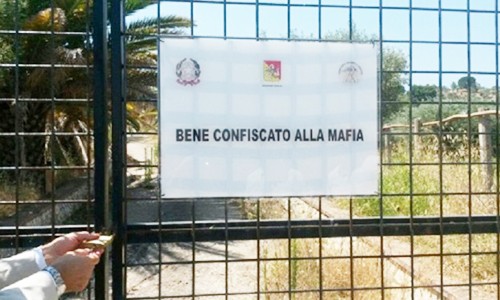 Beni confiscati alla mafia in Abruzzo, e rincosegnati per finalità sociale ai comuni