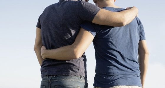 “Non affitto a coppie gay”: in Puglia proprietaria rifiuta su Airbnb la prenotazione di una coppia di gay