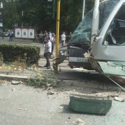 Roma, tram deragliato si scontra con un palo: ci sono feriti