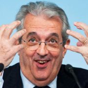 Morto a 76 anni Fabrizio Saccomanni. Bocconiano, Banchiere e Ministro del Tesoro, fu lui a firmare il “Bail in”, l’accordo con la UE che distrusse i risparmi di decine di migliaia di italiani. Una prece.