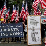 Hong Kong: prosegue la guerriglia con richiesta di aiuto a Trump