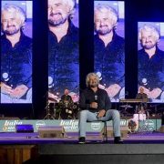 Napoli: la festa di Beppe Grillo e l’apologia del Coglione