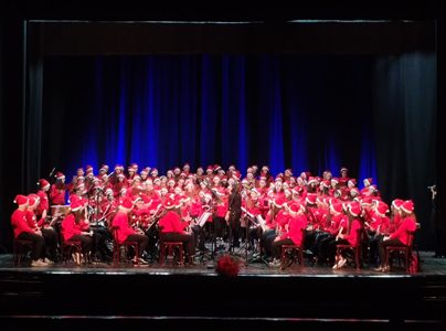 Emozionante lo spettacolo di Auguri in Musica dei 240 studenti dell’Istituto Serafini-Di Stefano