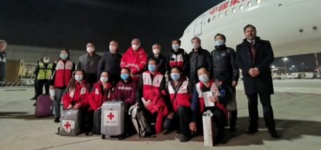 Respiratori mascherine e Task force di ricercatori atterrano in Italia da Shanghai: la Cina corre in nostro soccorso