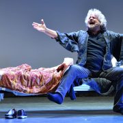 Fine di Beppe Grillo: il M5S perde la testa ma sopravvive con Conte